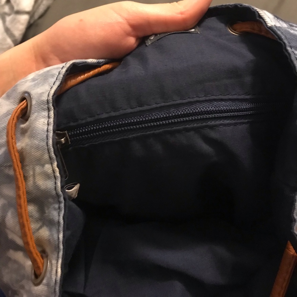 Backpack - Picture 3 of 3